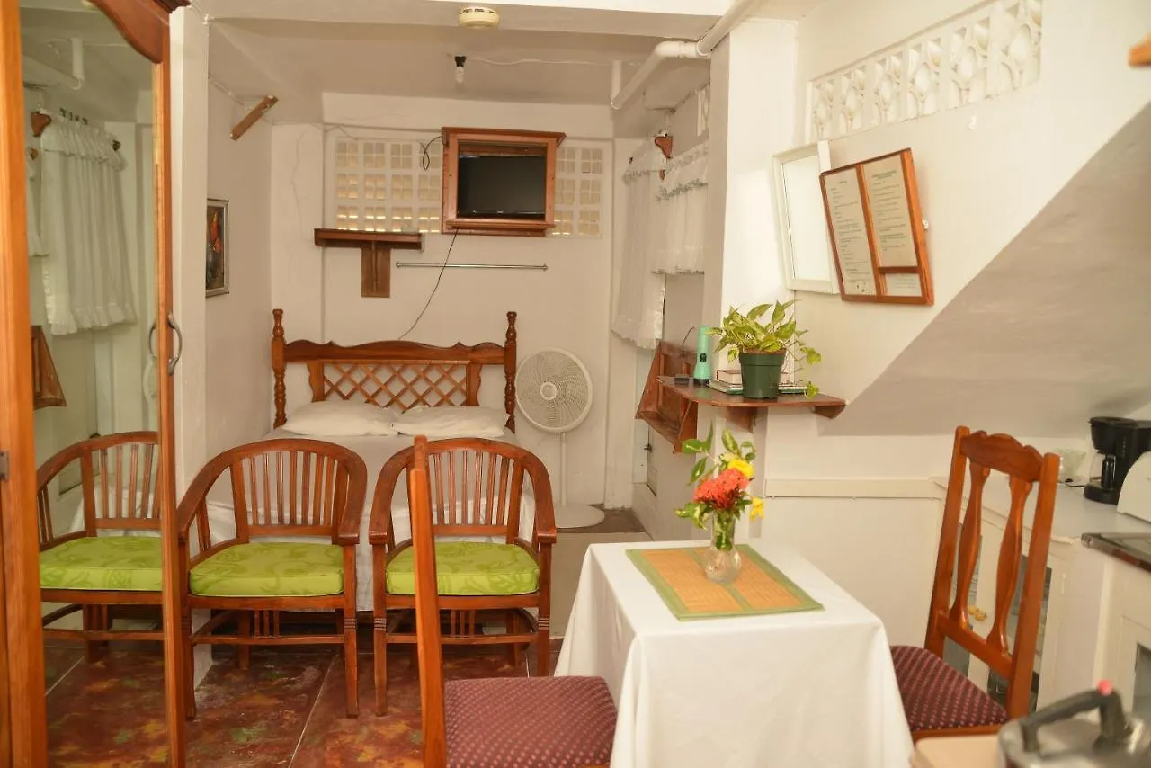 Cholson Chalets Charlotteville Apartment