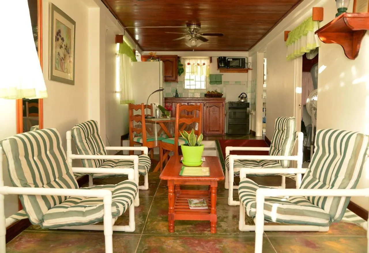 Cholson Chalets Charlotteville